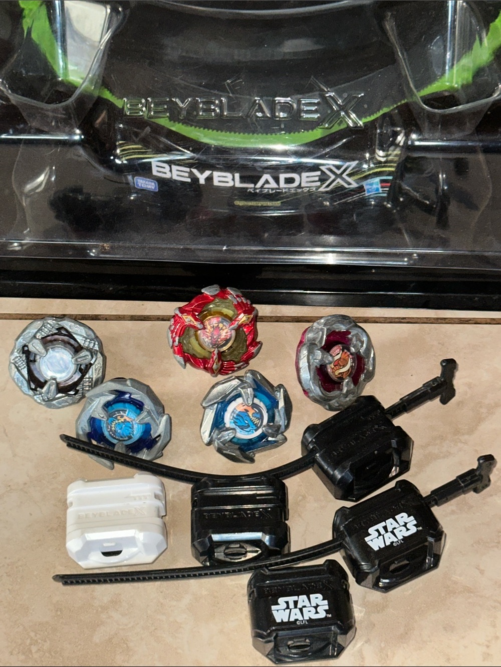 Beyblade Burst Stadium i with Assorted Tops - Picture 3 of 4